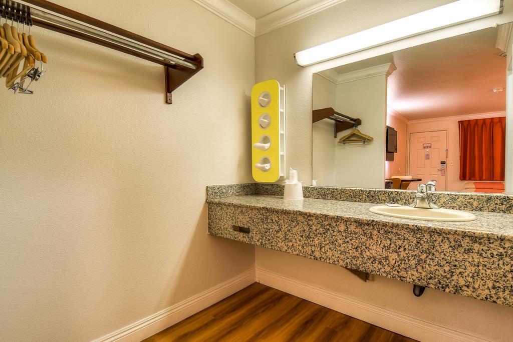 Motel 6-Menifee, Ca Bagian luar foto